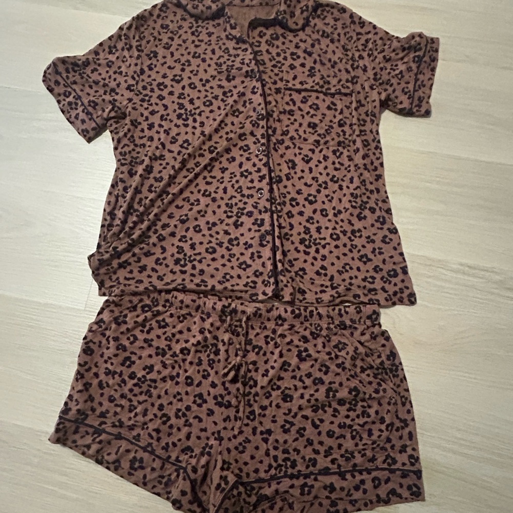 Leopard Print Pajama Set - Picture 4 of 5